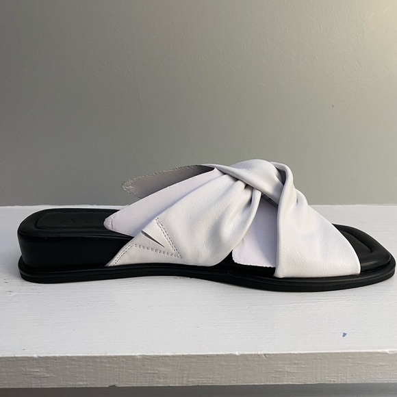 Aerosoles Brady White Leather Slip On Sandal - size 8.5 - Picture 2 of 6